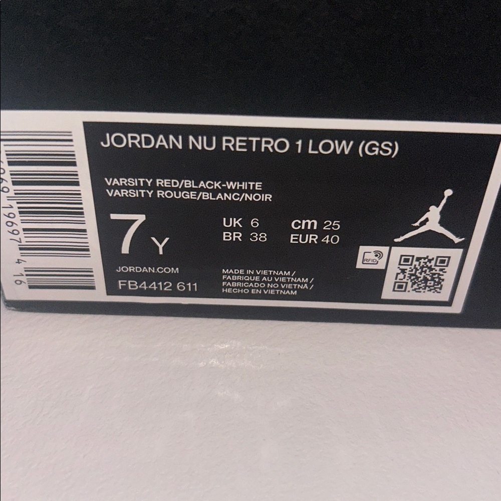 Jordan Nu Retro 1 Low “Varsity Red White Black” Youth Size 7Y - Picture 10 of 12